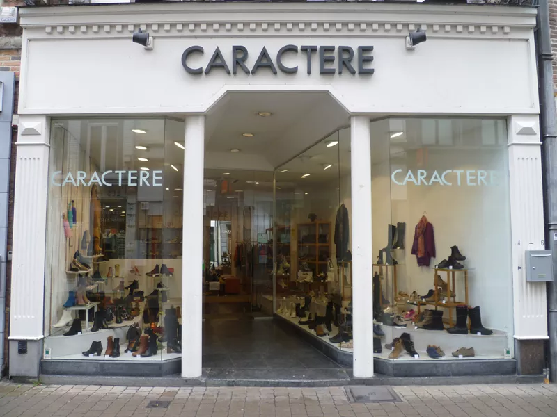 Photo : Caractère Chaussures, Chaussures et pantoufles à Namur