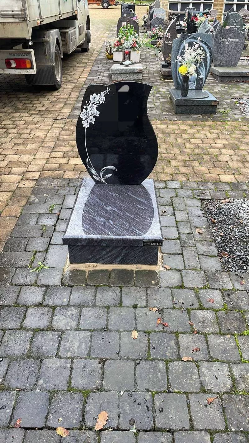 Photo : Dell, Monuments Funéraires à Messancy, Musson, Saint-Léger & entités