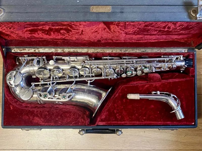 Photo : Sax Sell and Repair, Instruments de musique - entretien et réparation à Waremme