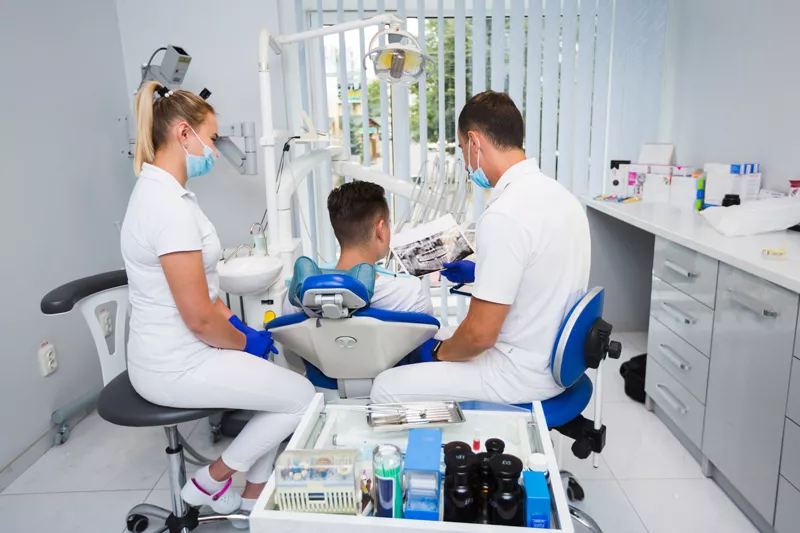 Photo : Pierre Radermecker, Laboratoires Dentaires à Herve