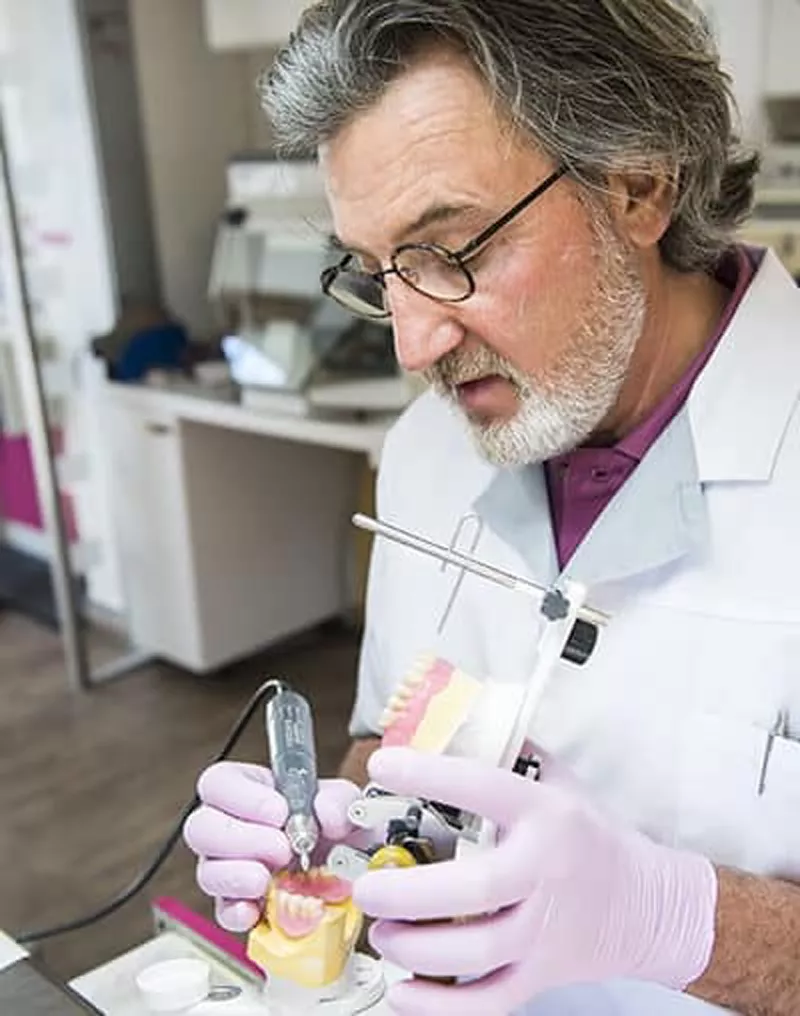 Photo : Artisans du Sourire, Laboratoires dentaires à Bertrix