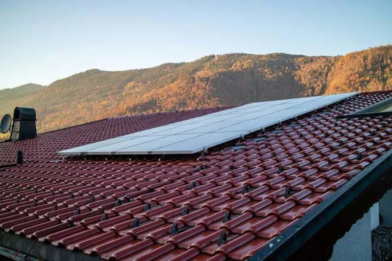 Photo : Marchand Julien, Energies renouvelables & Panneaux solaires à Somme-Leuze