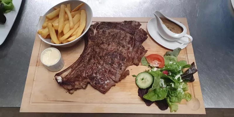 Photo : Taverne Napoléon, Restaurants à Beloeil