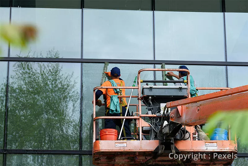Photo : Thierry Votre Laveur de Vitres - Up N Drone, Entreprise de nettoyage à Hannut, Lincent & entités