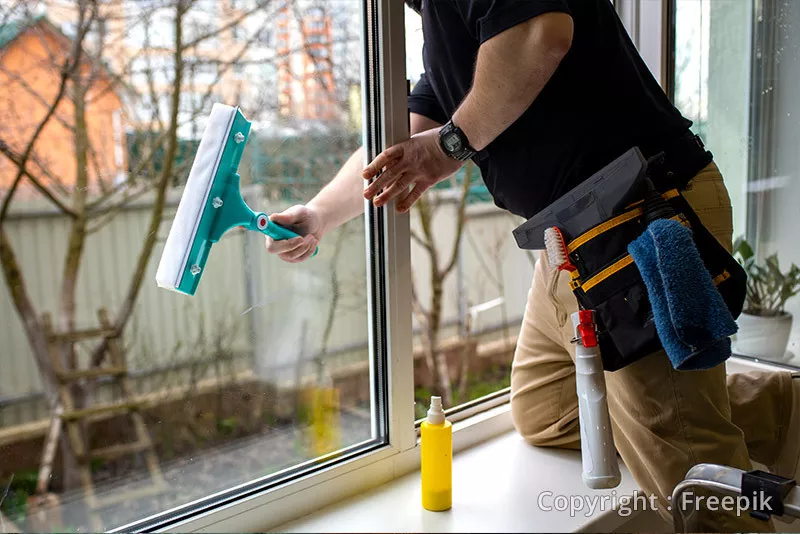 Photo : Thierry Votre Laveur de Vitres - Up N Drone, Entreprise de nettoyage à Hannut, Lincent & entités